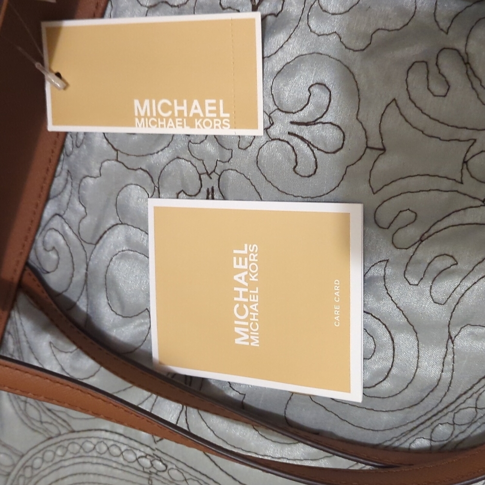 Michael Kors Jet Set Charm Tote/Purse - Picture 5 of 8